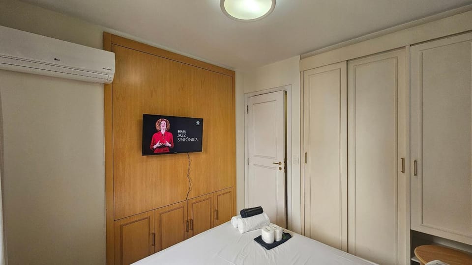 Apartamento Com Sacada perto Shopping Ibirapuera Apartment in Sao Paulo City