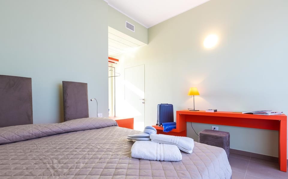 Bed, Photo of the whole room, Bedroom, hair dresser