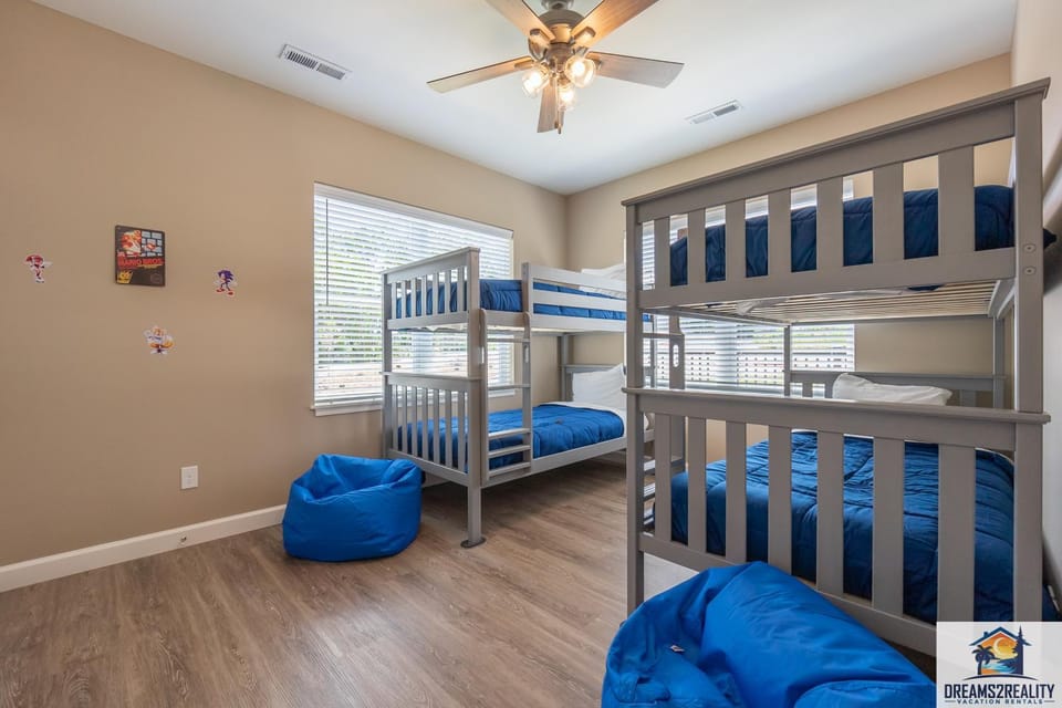 Bedroom, bunk bed