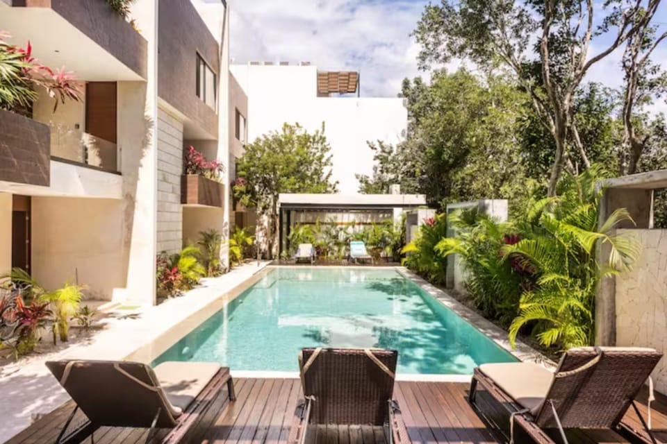 Property building, Garden view, Pool view, Swimming pool, sunbed