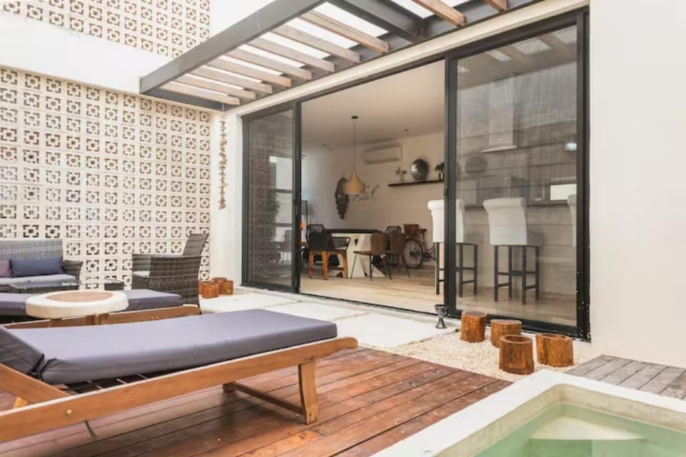 Patio, Seating area