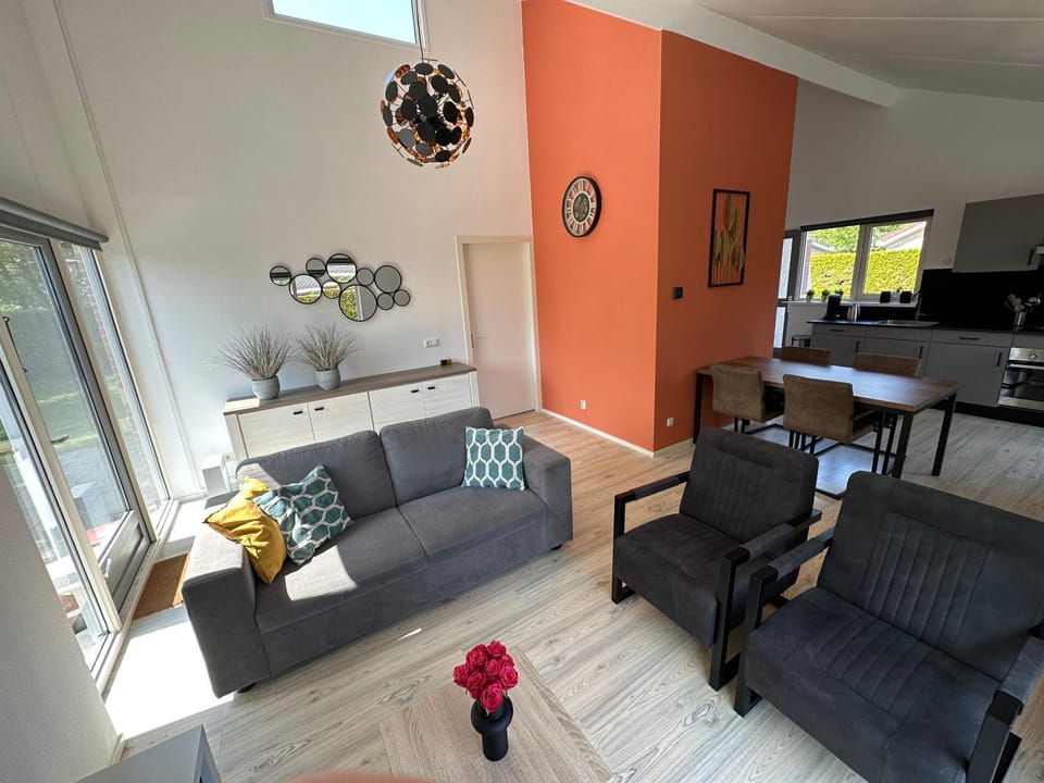 TV and multimedia, Kitchen or kitchenette, Living room, Lounge or bar, Seating area, Dining area