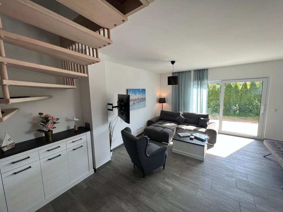 Kitchen or kitchenette, Living room, Seating area