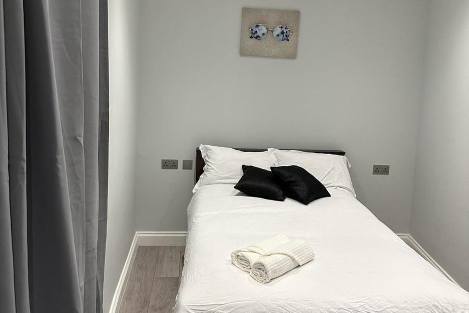 1-Bed - Sleeps 2 - Acton Park & Stn Close Apartment in London Borough of Ealing