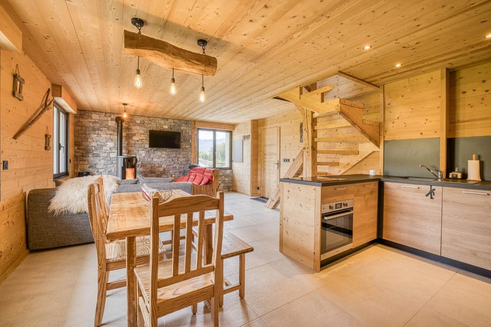 TV and multimedia, Kitchen or kitchenette, Living room, Seating area, Dining area, oven, pet friendly, stove