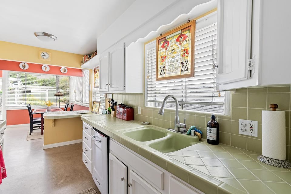 Hues and Views House in Laguna Niguel