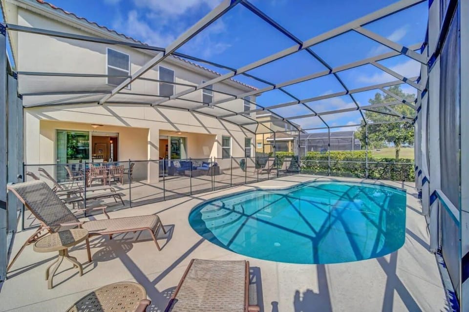 Short walk from clubhouse Wonderful pool villa House in Four Corners