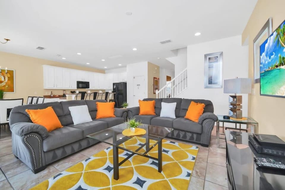 Short walk from clubhouse Wonderful pool villa House in Four Corners