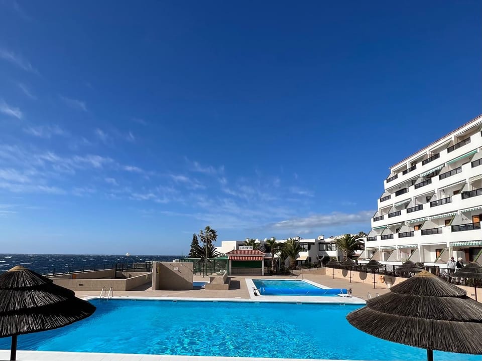 Property building, Balcony/Terrace, Sea view, Swimming pool, Swimming pool, sunbed