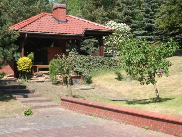 Property building, BBQ facilities, Garden