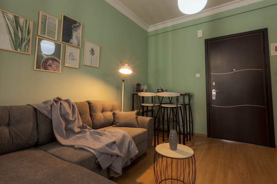 Facade/entrance, Living room, Decorative detail, Dining area