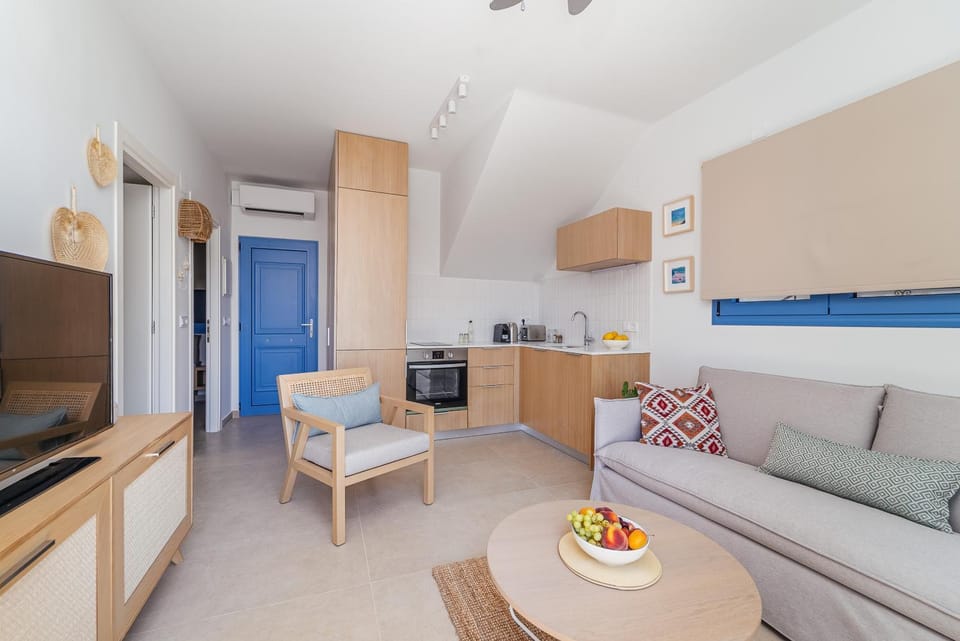 TV and multimedia, Kitchen or kitchenette, Living room, oven, pet friendly, stove, toaster