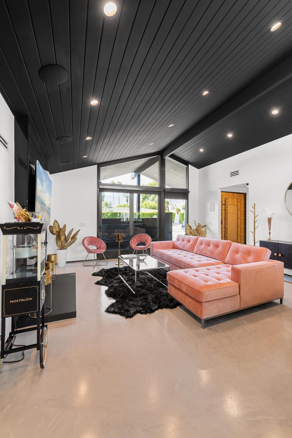 Communal lounge/ TV room, Bed, TV and multimedia, Living room, Photo of the whole room, Seating area, Evening entertainment