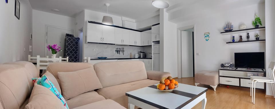 Communal lounge/ TV room, Kitchen or kitchenette, Living room, Seating area, Dining area