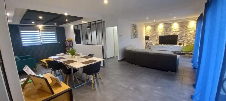 Living room, Seating area, Dining area