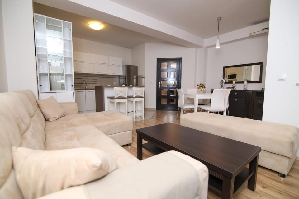 Kitchen or kitchenette, Living room, Seating area, pet friendly