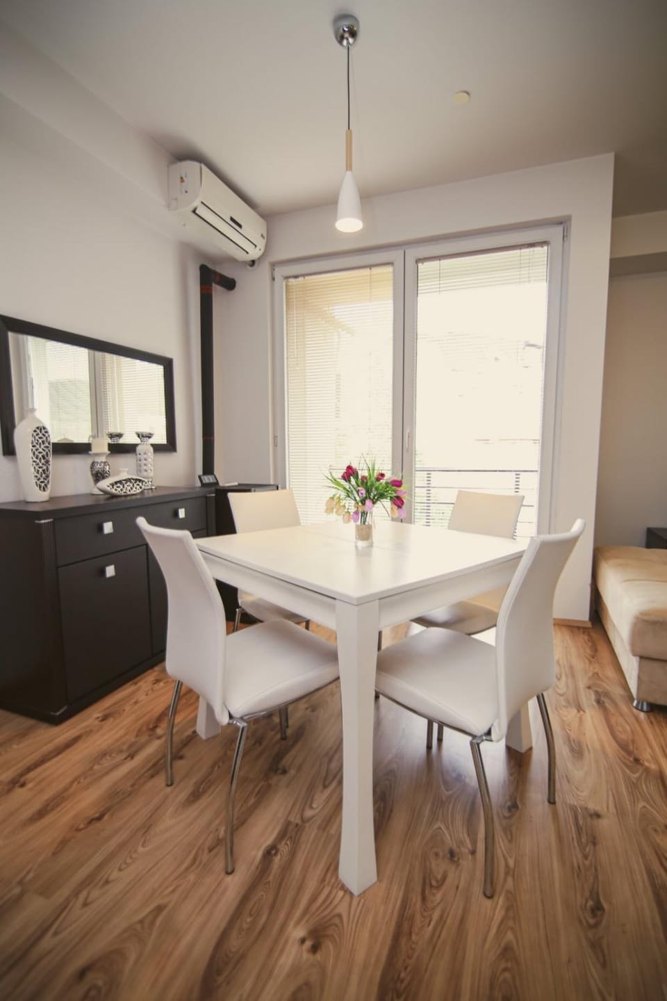 Living room, Seating area, air conditioner