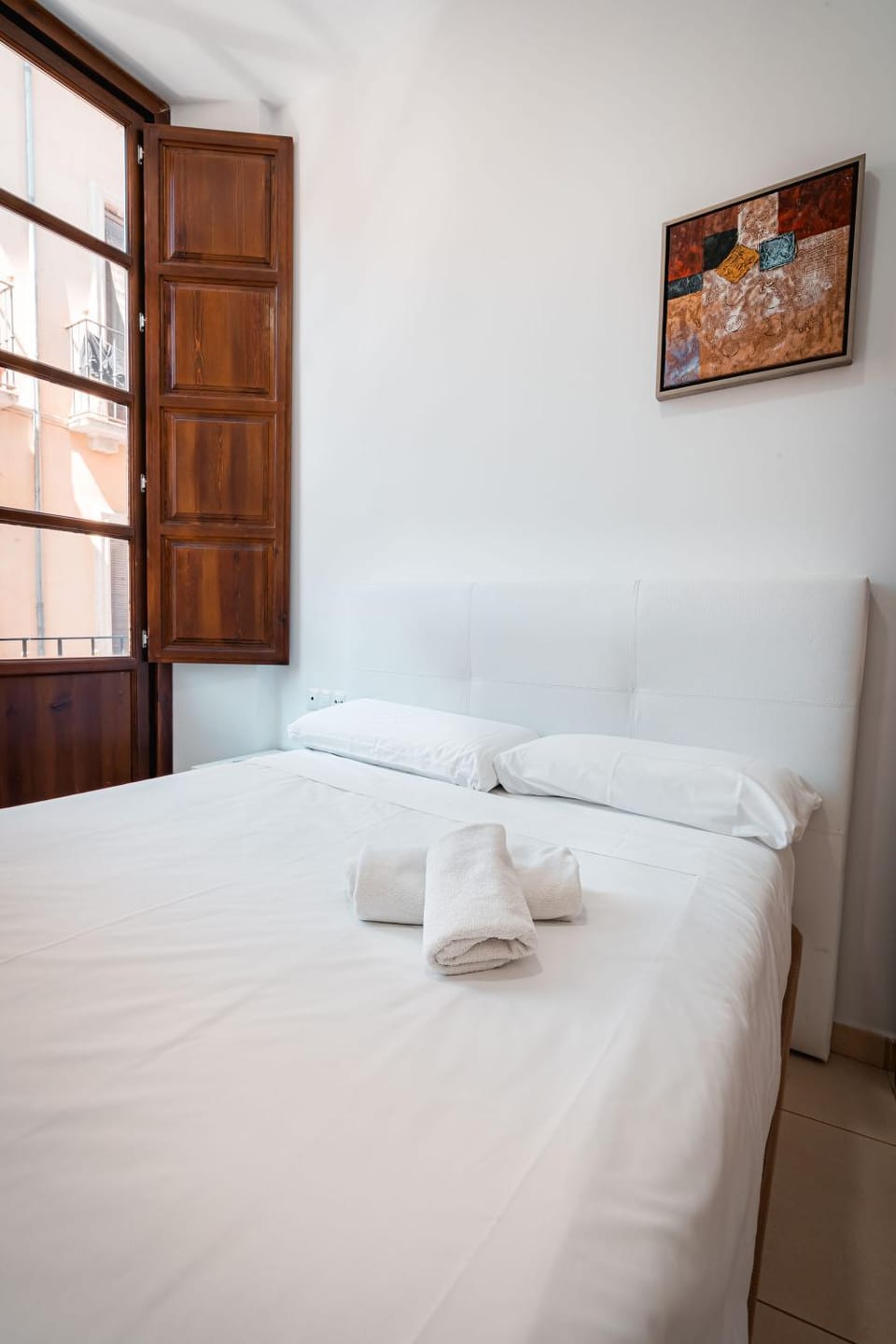 Bed, Photo of the whole room, towels