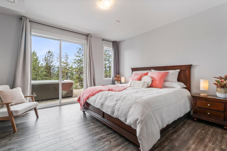 Hot Tub, Bedroom