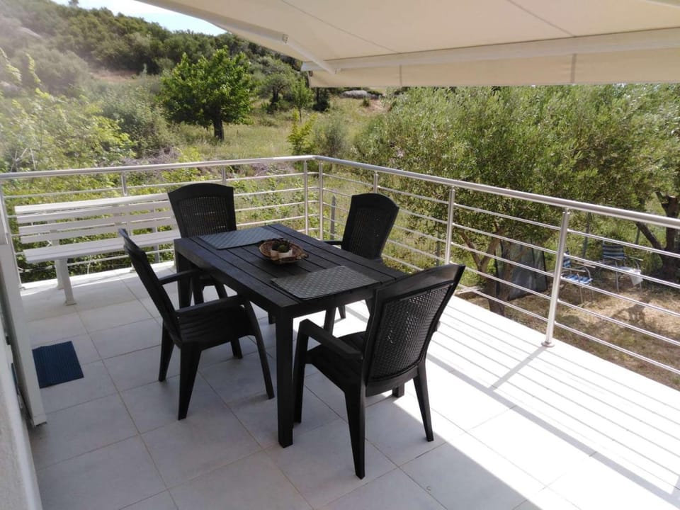 Patio, Day, Natural landscape, Balcony/Terrace