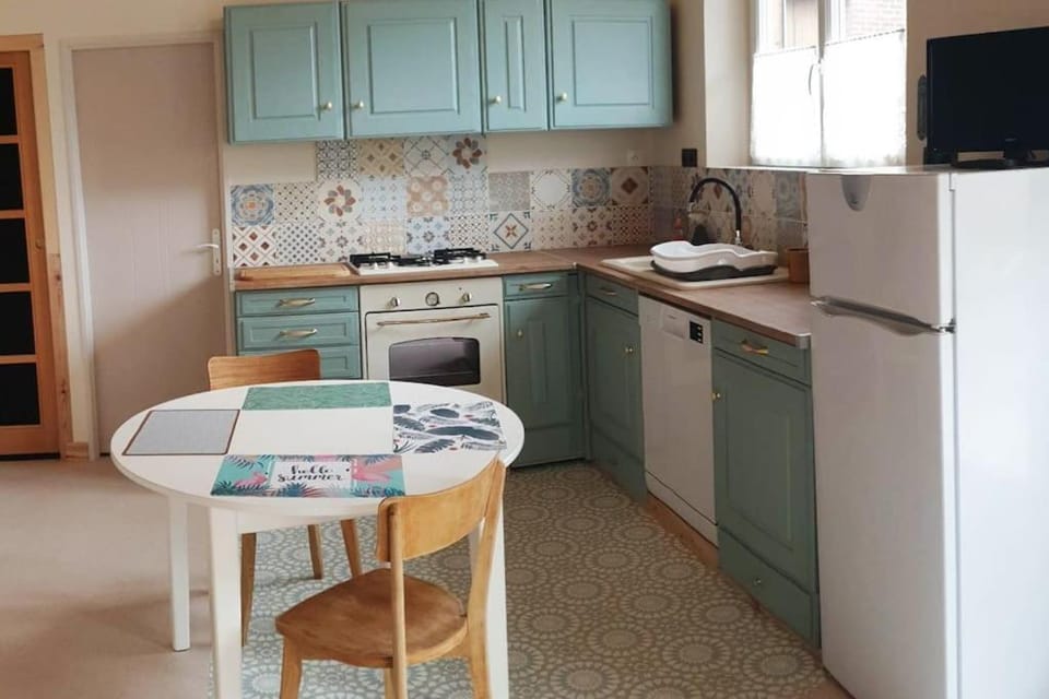 Coffee/tea facilities, Kitchen or kitchenette, Dining area, minibar, pet friendly, stove