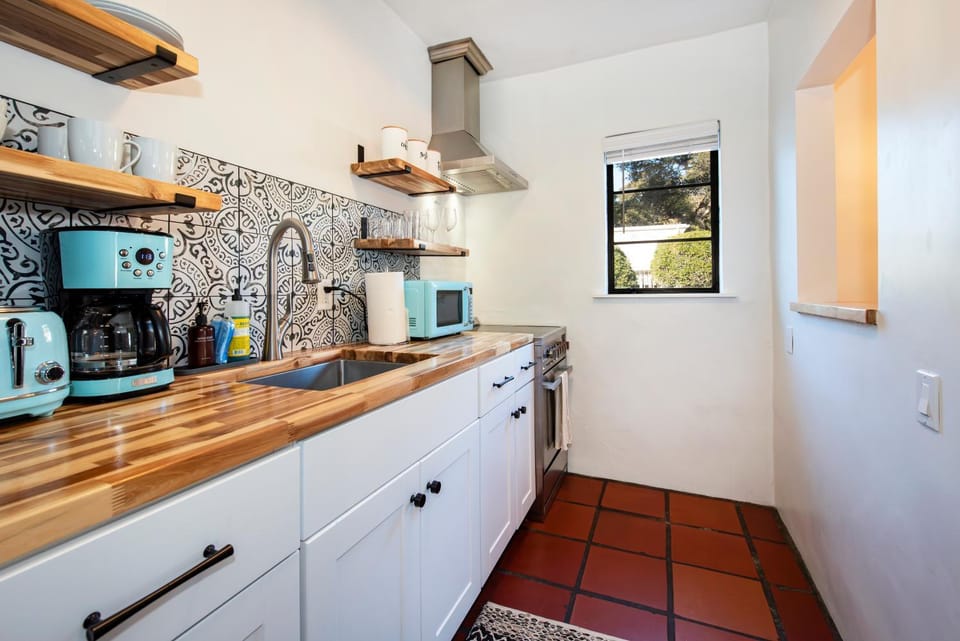 Cozy New - Casa Blanca Suite B1 Apartment in Montecito