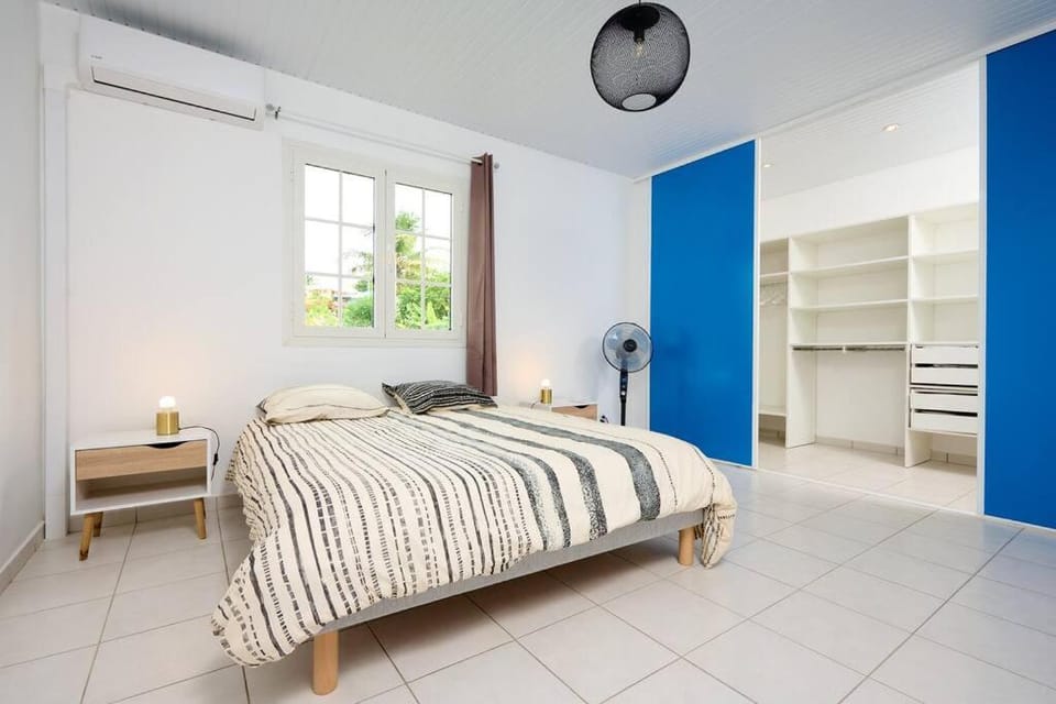 Bedroom, wardrobe, air conditioner