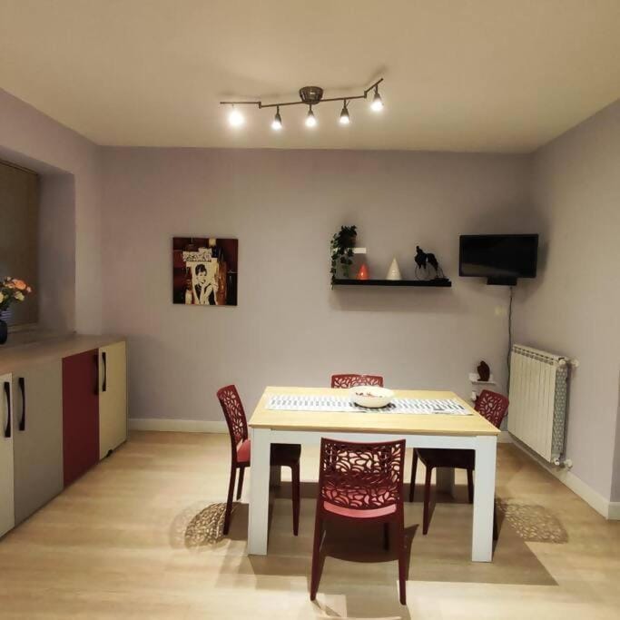 TV and multimedia, Dining area