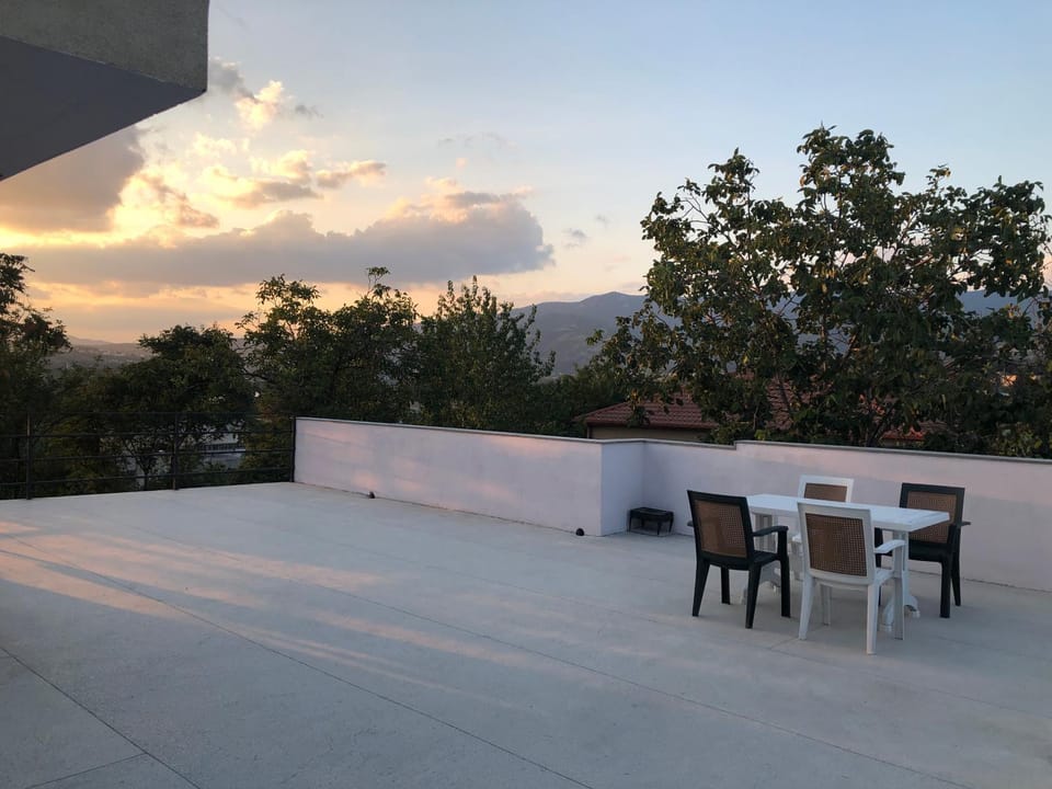 Restaurant/places to eat, Balcony/Terrace, Seating area, Evening entertainment, Breakfast, Sunset