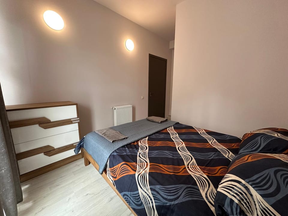 Bed, Bedroom, internet, towels, wardrobe