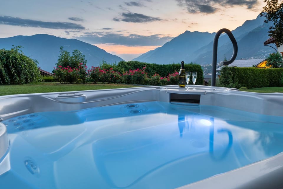 Hot Tub, Swimming pool