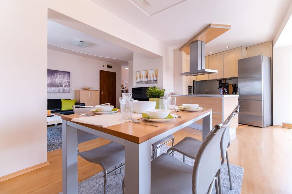 Kitchen or kitchenette, Living room, Food and drinks, Seating area, Dining area, Food, minibar, pet friendly, stove