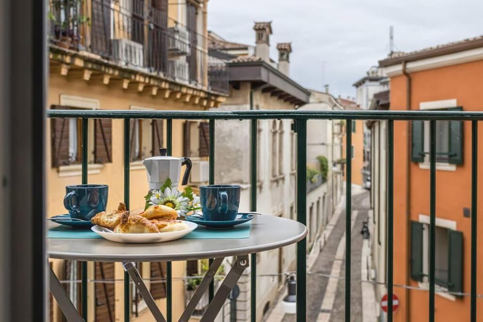 Balcony/Terrace, City view