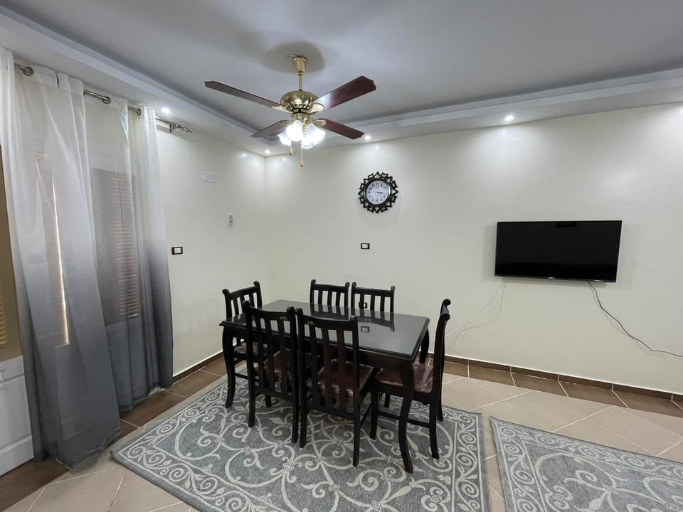 Communal lounge/ TV room, TV and multimedia, Living room, Seating area, Dining area, fireplace