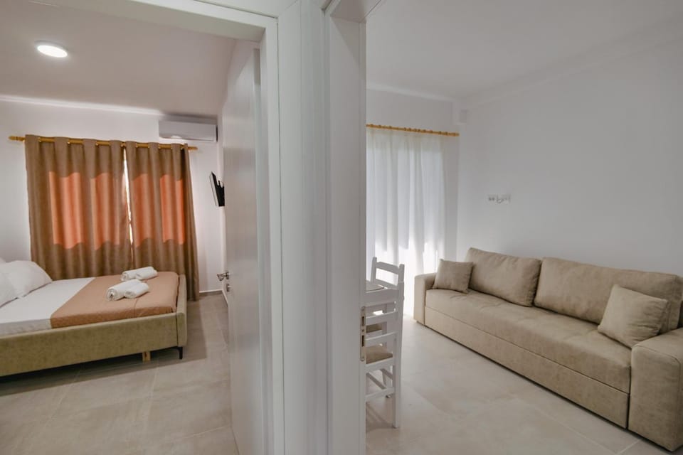 Bed, Living room, Photo of the whole room, Seating area, Bedroom, towels