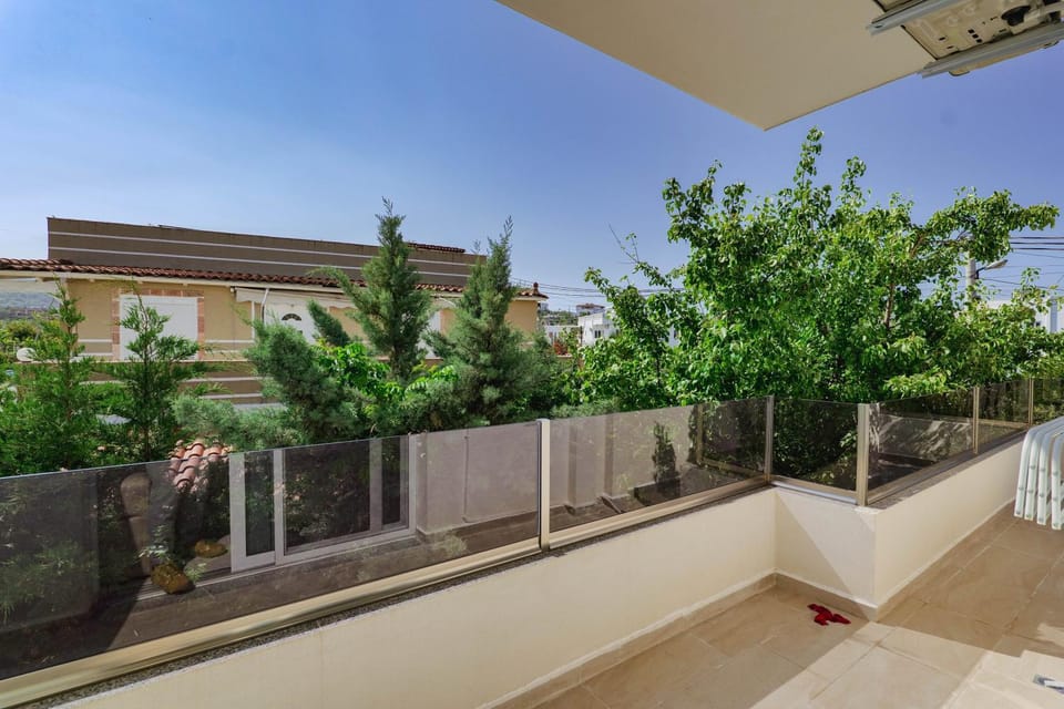 Property building, Garden, Balcony/Terrace, Garden view