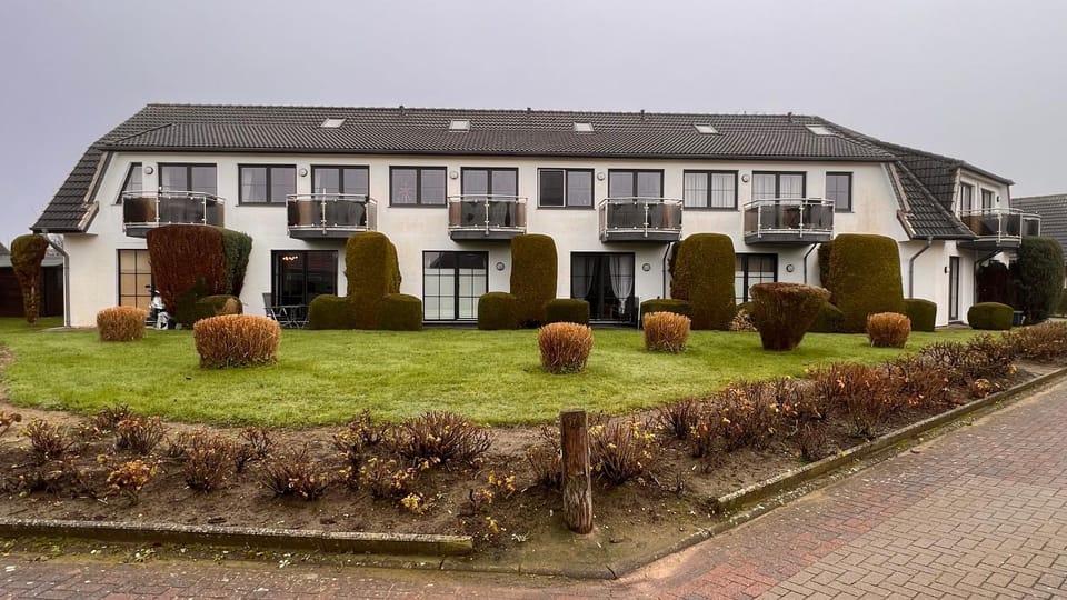 Property building, Balcony/Terrace, Garden view