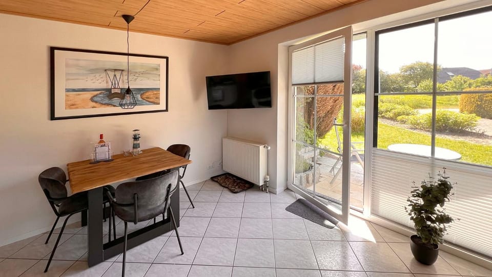 TV and multimedia, View (from property/room), Balcony/Terrace, Living room, Seating area, Dining area, Evening entertainment