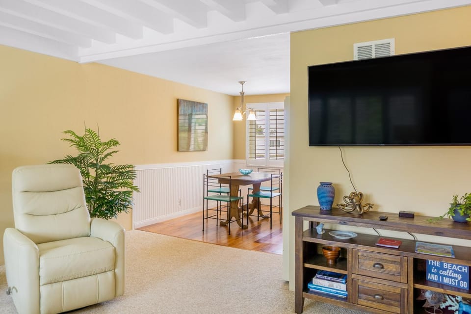 Juniper Coastal Home - 30-Night Minimum House in Carlsbad