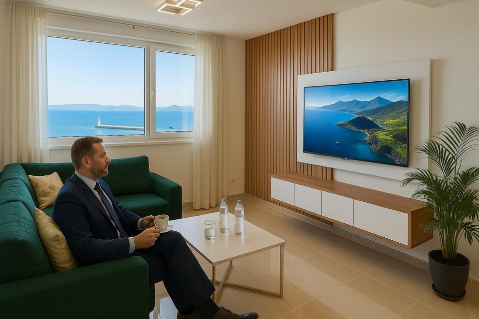 Communal lounge/ TV room, TV and multimedia, Living room, Seating area, Evening entertainment, Sea view