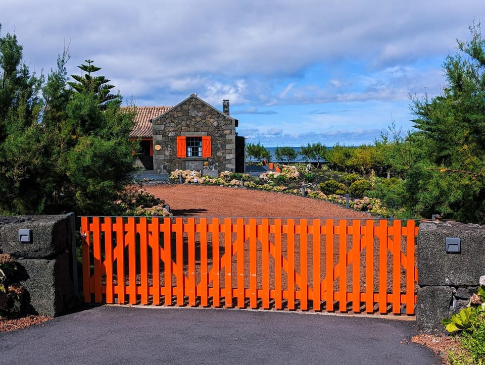 Property building, Day, Natural landscape, Garden, Garden view