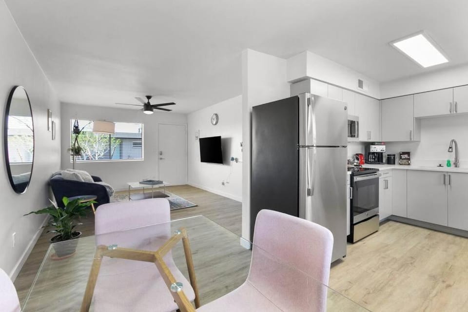 Contemporary Condo in Central Biltmore Apartment in Phoenix