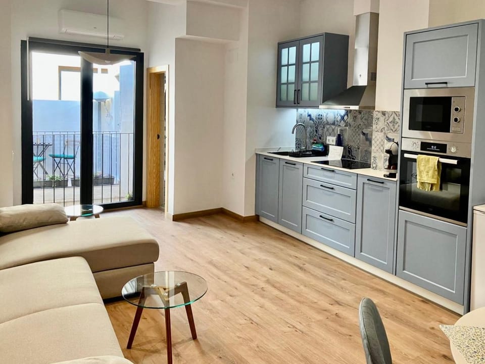 Coffee/tea facilities, Balcony/Terrace, Living room, Seating area, dishwasher, minibar, pet friendly, stove