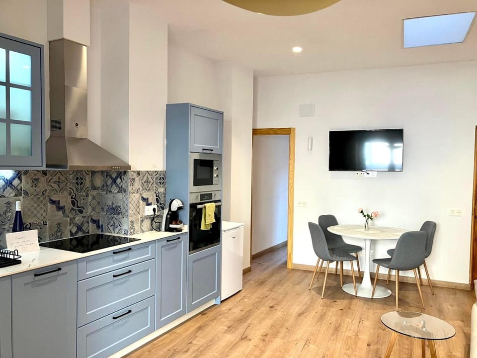 TV and multimedia, Kitchen or kitchenette, Dining area, minibar, pet friendly, stove