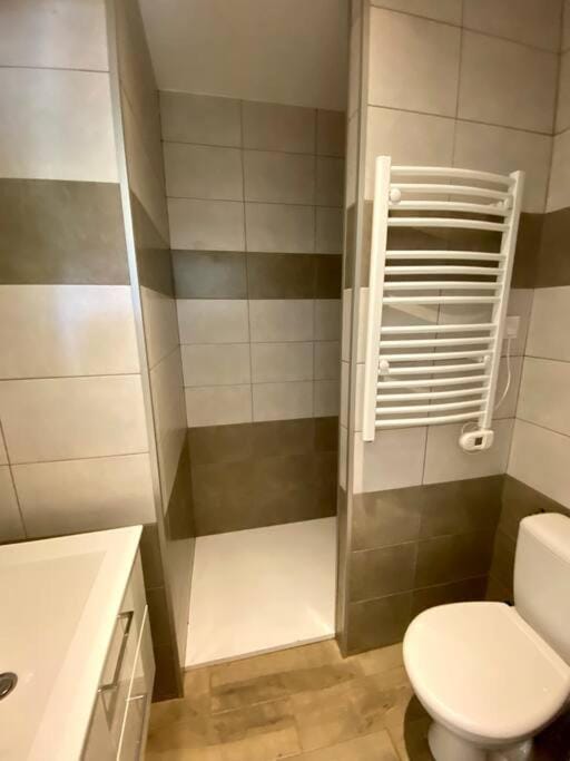 Shower, Toilet, Bathroom