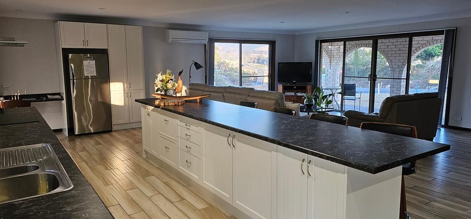 Kitchen or kitchenette, Living room