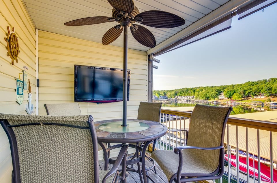 Osage Beach Vacation Rental with Main Channel Views! Apartment in Osage Beach