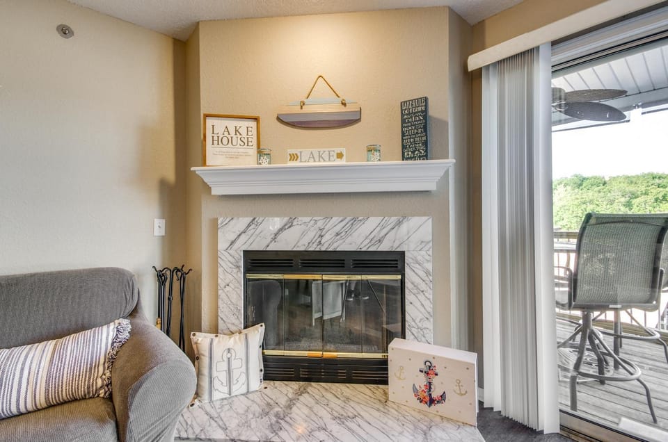 Osage Beach Vacation Rental with Main Channel Views! Apartment in Osage Beach