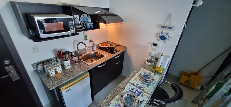 Coffee/tea facilities, Kitchen or kitchenette, Food and drinks, oven, stove, toaster