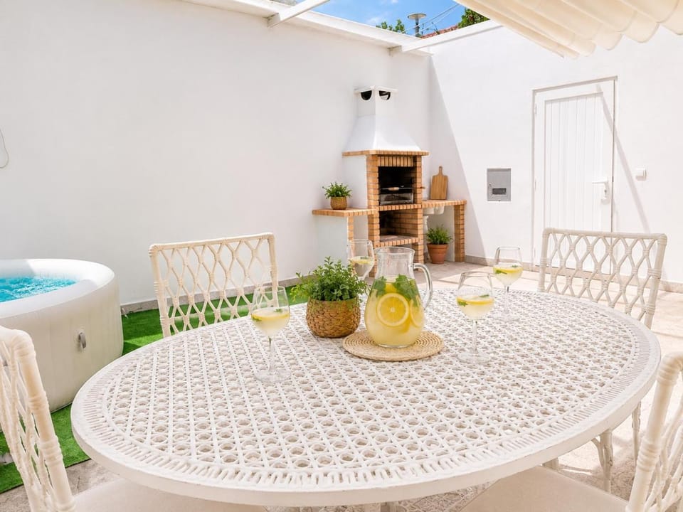 Patio, Hot Tub, Seating area, Dining area, Pool view, sunbed